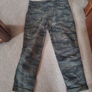 Camo lucky capris